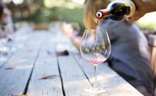 6 benefícios do vinho para a saúde