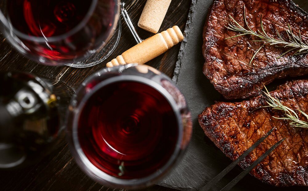 Conheça as melhores combinações entre vinhos e carnes