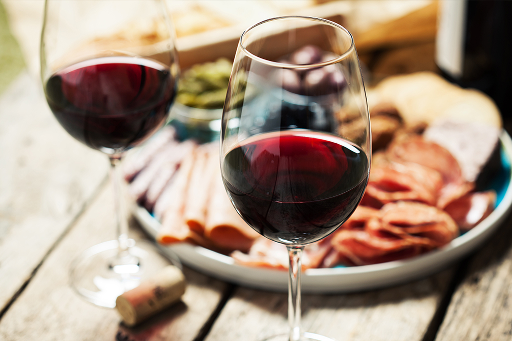 Erros ao beber vinho: acertar na harmonização