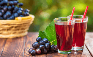 Vinho e suco de uva integral: semelhanças e diferenças