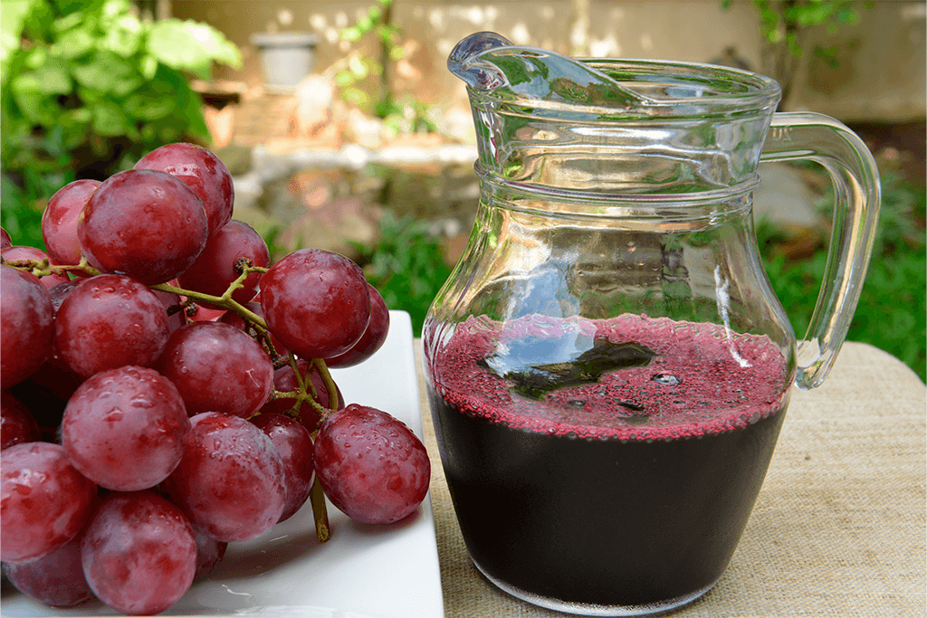 Jarra de suco de uva integral